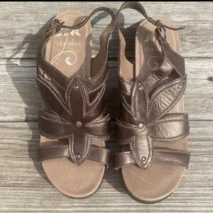 Dansko Womens Nina US 8.5 EU 39 Bronze Metallic Leather 3.25" Block Heel Sandals